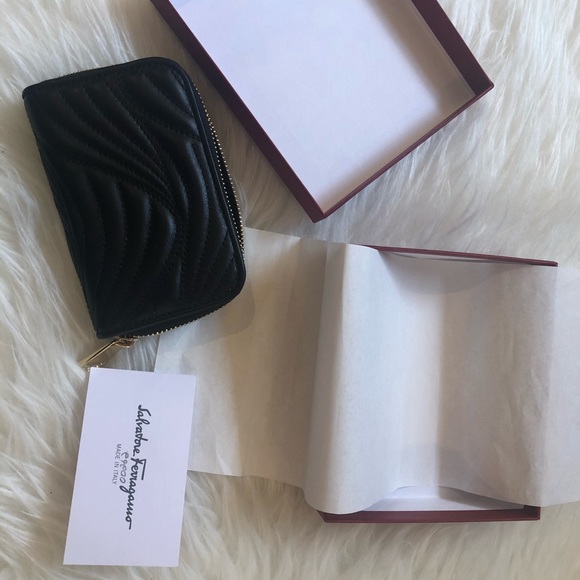 πSalvatore Ferragamo Blk Calf Leather Wallet BNIB - Picture 2 of 7